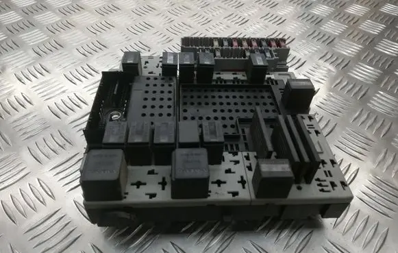 Volvo XC90 Fuse module 08696098 08679899