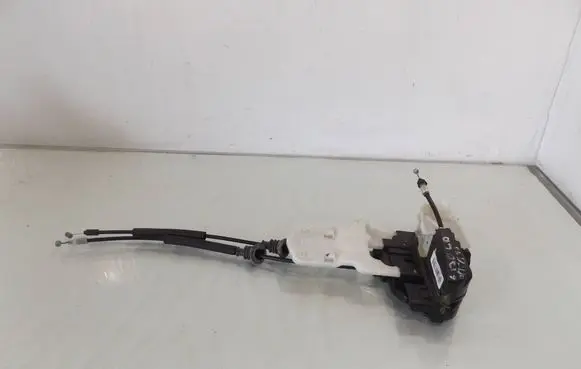 Hyundai i30 Front door lock 813102L020