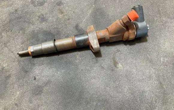 Renault Master II Fuel injector 0445110141