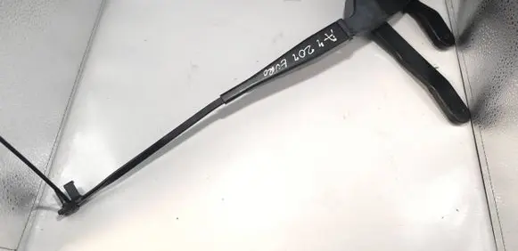 Mercedes-Benz C W204 Front wiper blade arm A2048200344