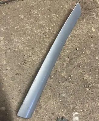Opel Zafira B Front door trim bar 13163897