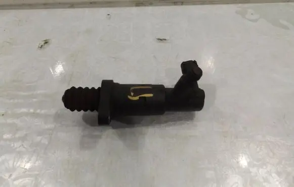 Volkswagen Polo Clutch slave cylinder 