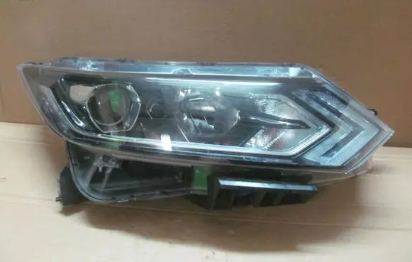 Nissan Qashqai Headlight/headlamp 10019009