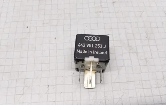 Volkswagen PASSAT B5 Other relay 443951253J