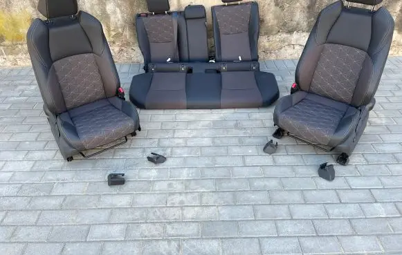 Toyota Yaris Cross Seat set 