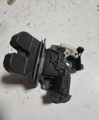Audi A6 S6 C6 4F Tailgate/trunk/boot lock/catch/latch 8P4827505C