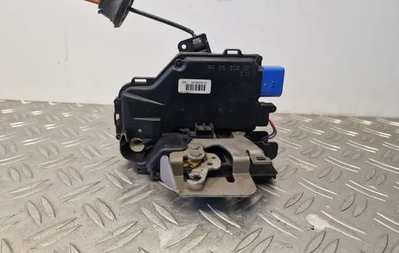 Audi A8 S8 D3 4E Front door lock 4E2837016