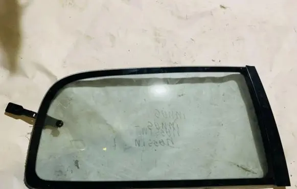 Nissan Sunny Rear side window
