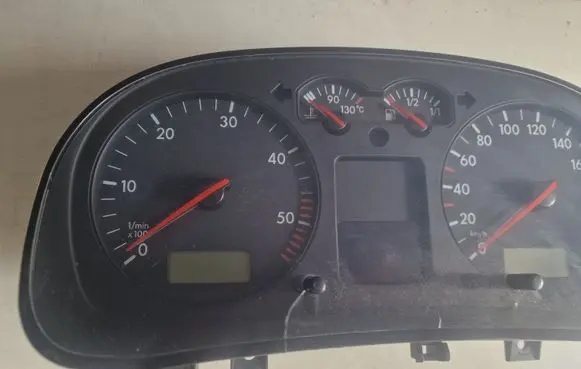 Volkswagen Golf IV Speedometer (instrument cluster) 1J0920821B