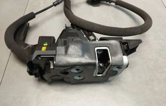 Volkswagen Amarok II Rear door lock N1WAE26413GE