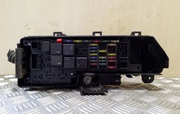 Volvo XC90 Fuse module
