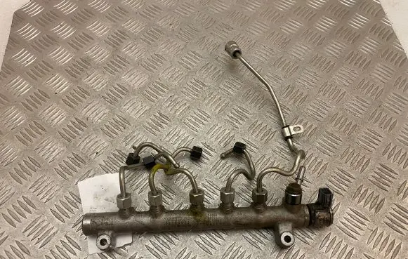 Volvo XC90 Fuel main line pipe 31303612