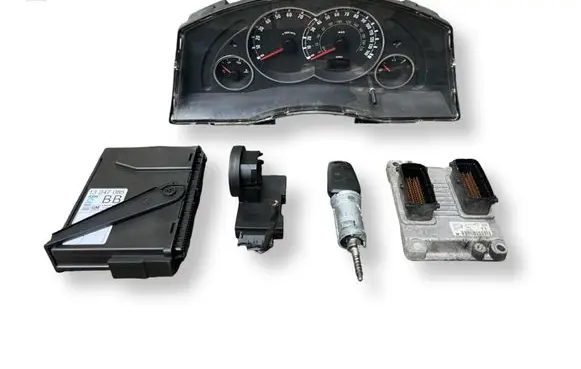 Opel Meriva A Engine ECU kit and lock set 0261208255 55353613