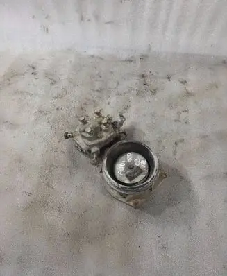 Audi 100 200 5000 C3 Fuel distributor 0438121011 026133353