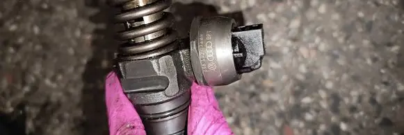 Volkswagen Caddy Fuel injector 038130073BN