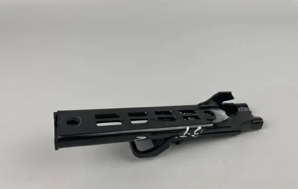 Volkswagen PASSAT B9 Seat belt height adjuster 565857819A