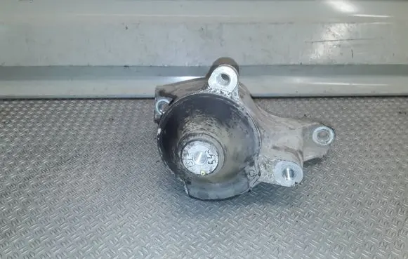 Honda Civic Engine mount bracket 