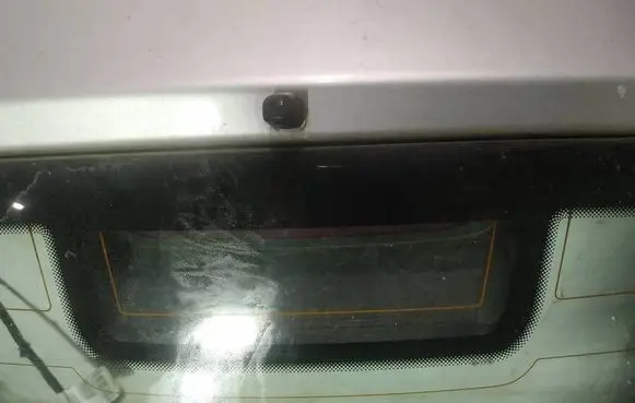 Nissan Almera Tino Third/center stoplight