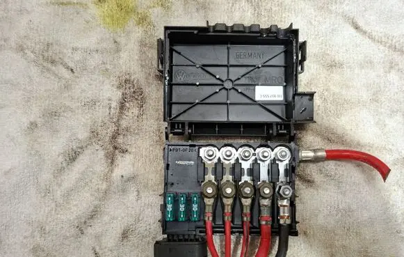 Audi A3 S3 8L Fuse module 1J0937550