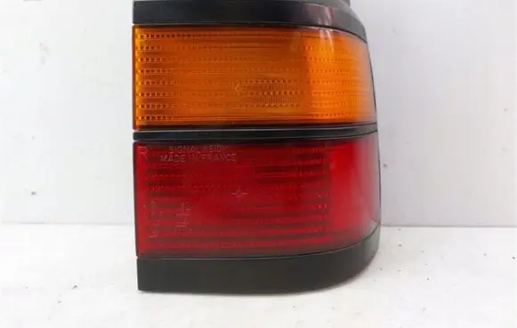 Volkswagen PASSAT B3 Rear/tail lights 333945112