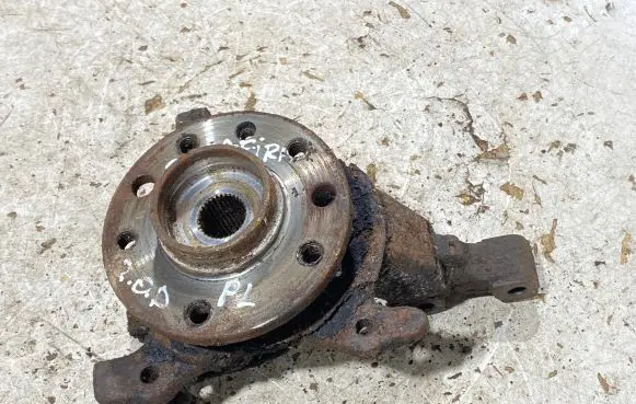 Opel Zafira A Front wheel hub spindle knuckle