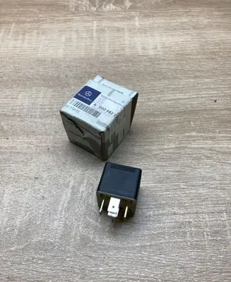 Mercedes-Benz ML W163 Other relay A0009822123