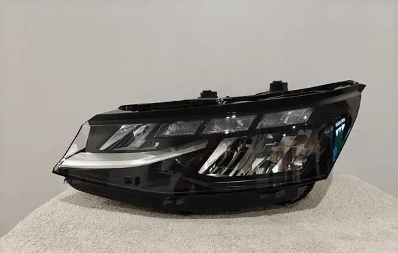 Volkswagen Transporter - Caravelle T7 Headlight/headlamp 771941035B 1203101000004 12031010000