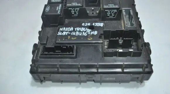Mazda 6 Relay mounting block 5L8T14B476HB