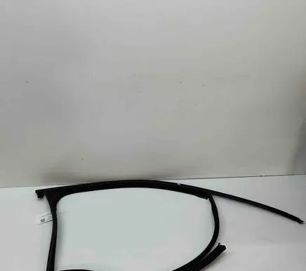 Porsche Cayenne (9Y0 9Y3) Front door glass trim molding 9Y0837432B 9Y0837432