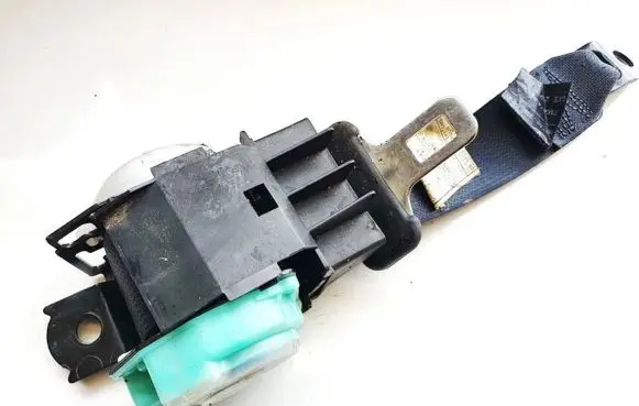 Middle seatbelt (rear)