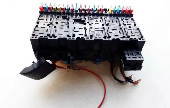 Volkswagen Polo III 6N 6N2 6NF Fuse box set 357937039