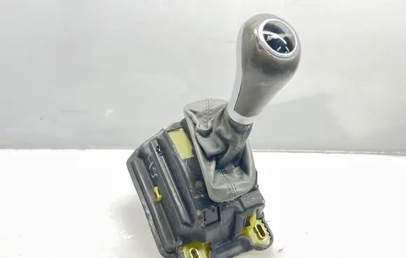 Mercedes-Benz C W203 Gear shifter/selector A2032678524