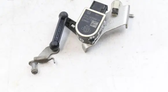 Headlight/headlamp level sensor