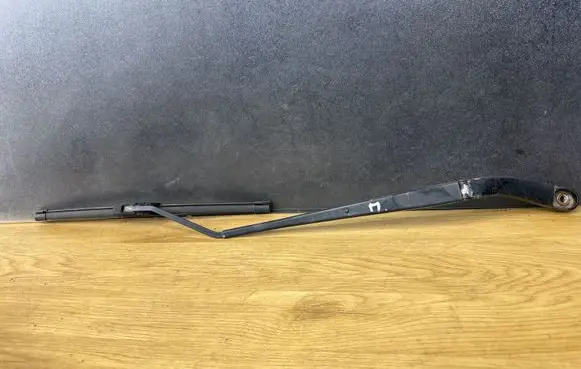 Opel Insignia A Front wiper blade arm 13227399