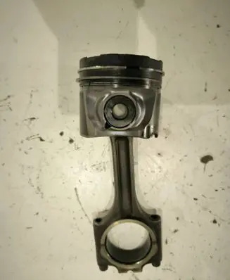 Volvo V50 Piston with connecting rod 81L118