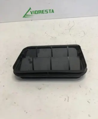 Renault Clio V Quarter panel pressure vent 7700838358 77004