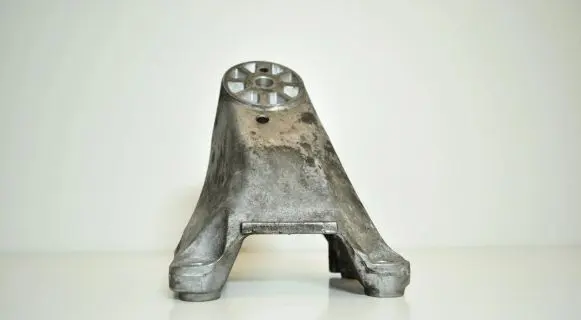 Audi Q7 4L Engine mounting bracket 7L8199307K