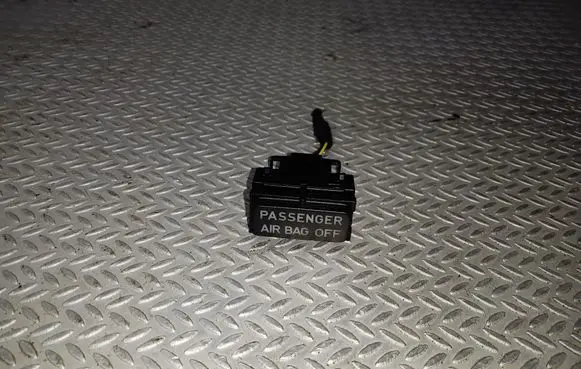 Passenger airbag on/off switch