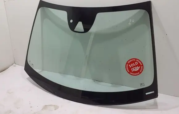Volvo XC40 Front windscreen/windshield window 32314505