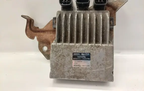 Toyota Avensis T250 Fuel injection control unit/module 8987120070