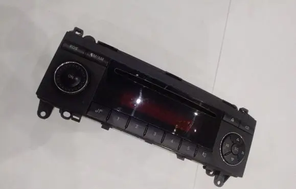 Mercedes-Benz B W245 Radio/CD/DVD/GPS head unit A1698200386