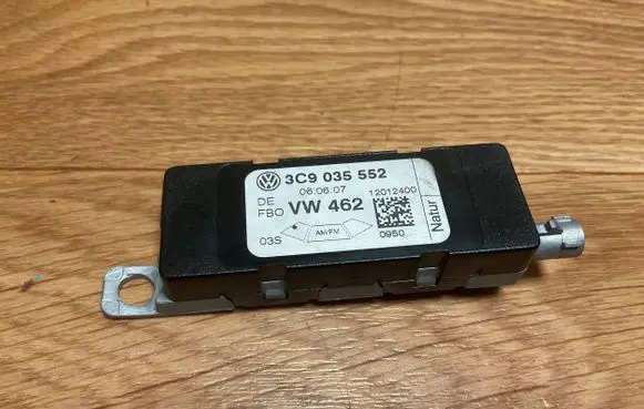 Volkswagen PASSAT B6 Aerial antenna amplifier 3C9035552 12012400