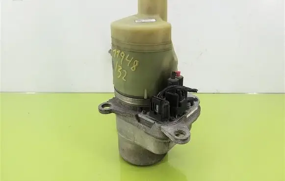 Volvo V50 Power steering pump 5N513K514AD