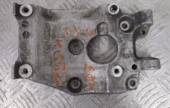 Ford Fiesta Engine mount bracket 9646719580