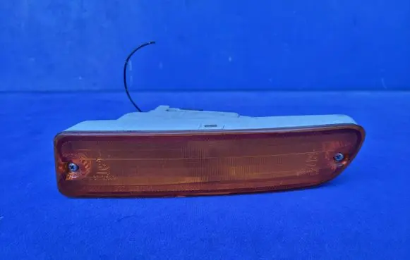 Nissan Maxima Front indicator light 3234