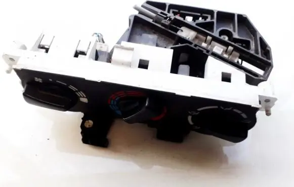 Nissan Primera Climate control unit 7040230732