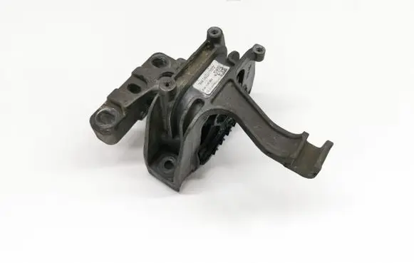 Skoda Octavia 985 Engine mount bracket 5Q0199262