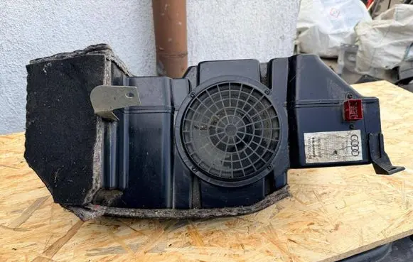 Audi A6 S6 C6 4F Subwoofer speaker 4B9035382