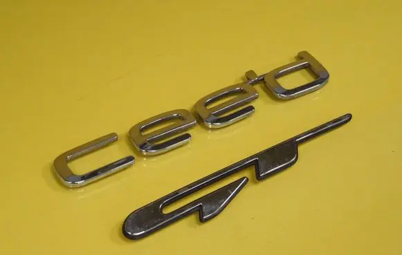 KIA Ceed Manufacturers badge/model letters 