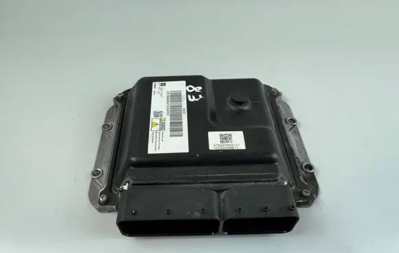 Opel Astra J Engine control unit/module 55577647 86AAS92102647037